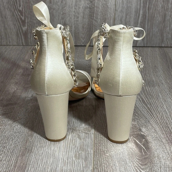NEW Badgley Mischka Everafter Embellished Blocked Heel Sandal in Ivory Satin 8.5 - Picture 6 of 14